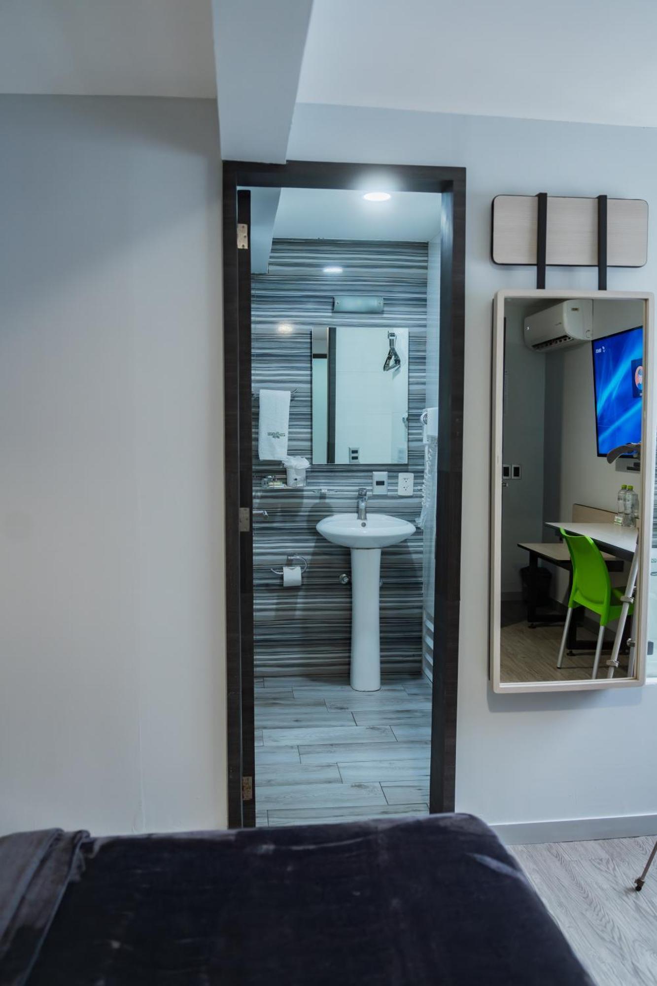 Hotel Lemon Green -Zona Expo Frente Al Centro De Convenciones Guadalajara Dış mekan fotoğraf
